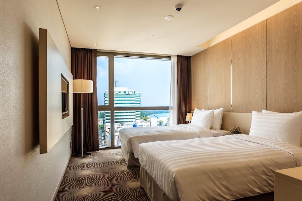 Days Hotel Jeju Seogwipo Ocean Esterno foto