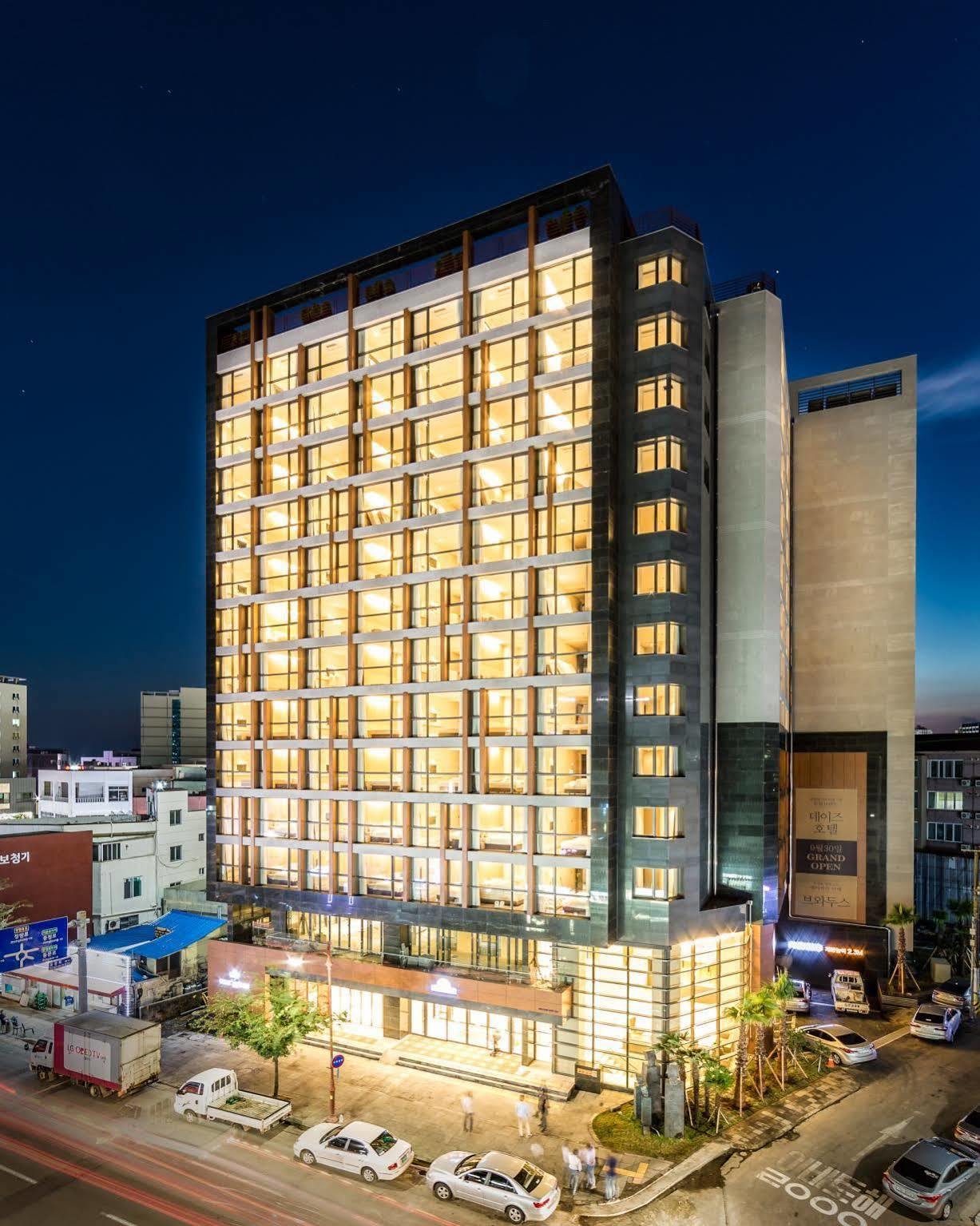 Days Hotel Jeju Seogwipo Ocean Esterno foto